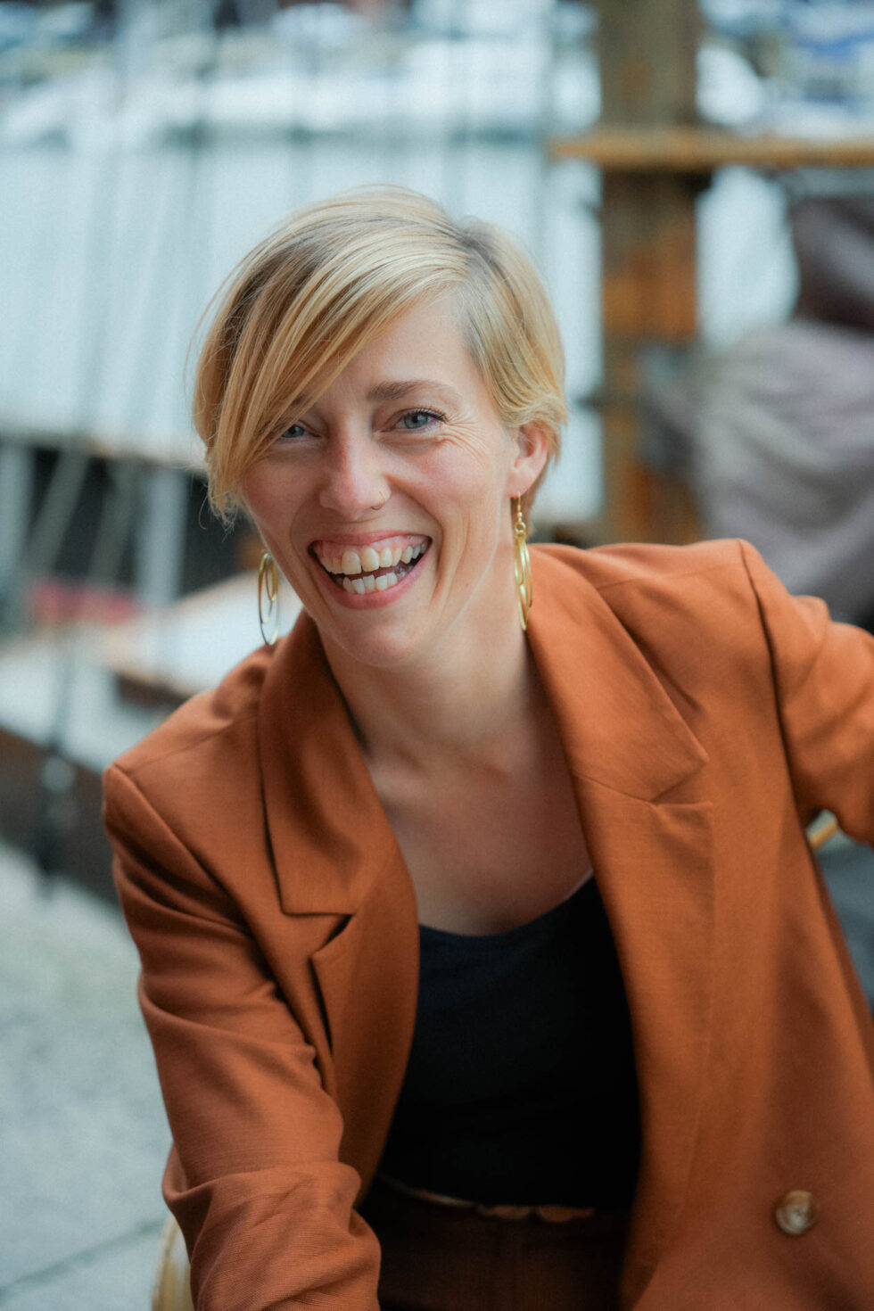 Anne Kraemer ist Fotograf für Businessfotografie Luebeck, Schleswig-Holstein für Unternehmensfotos, Eventfotos und Businessfotos.