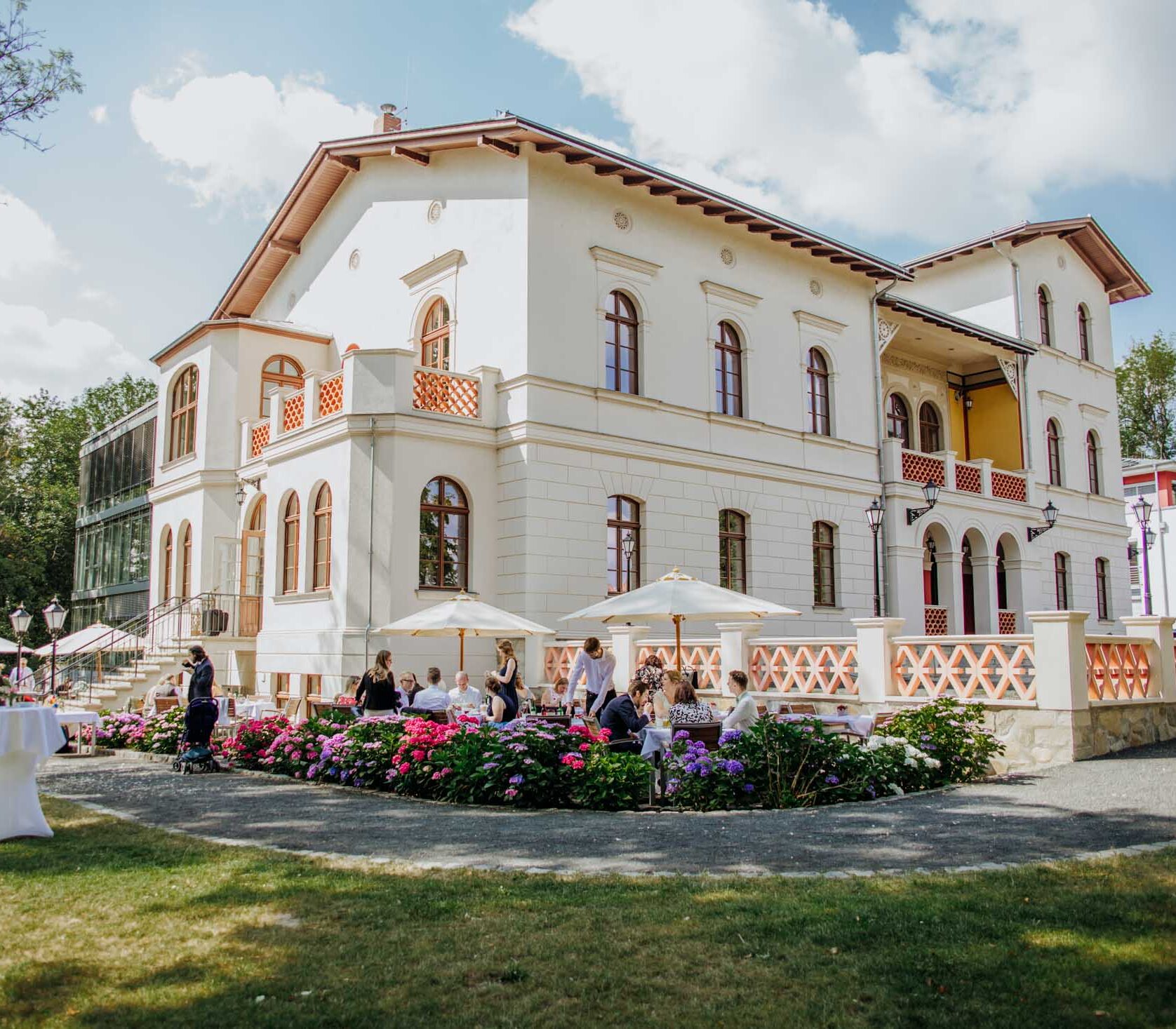 Eventfotograf Lübeck bei Firmenfeier mit Gästen